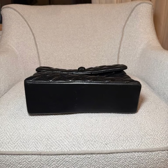 Chic Black Quilted Shoulder Bag - Picture 5 of 6